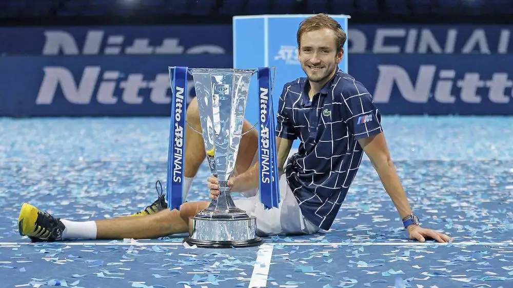 Победитель одиночного турнира ATP Finals 2020 россиянин Даниил Медведев. 