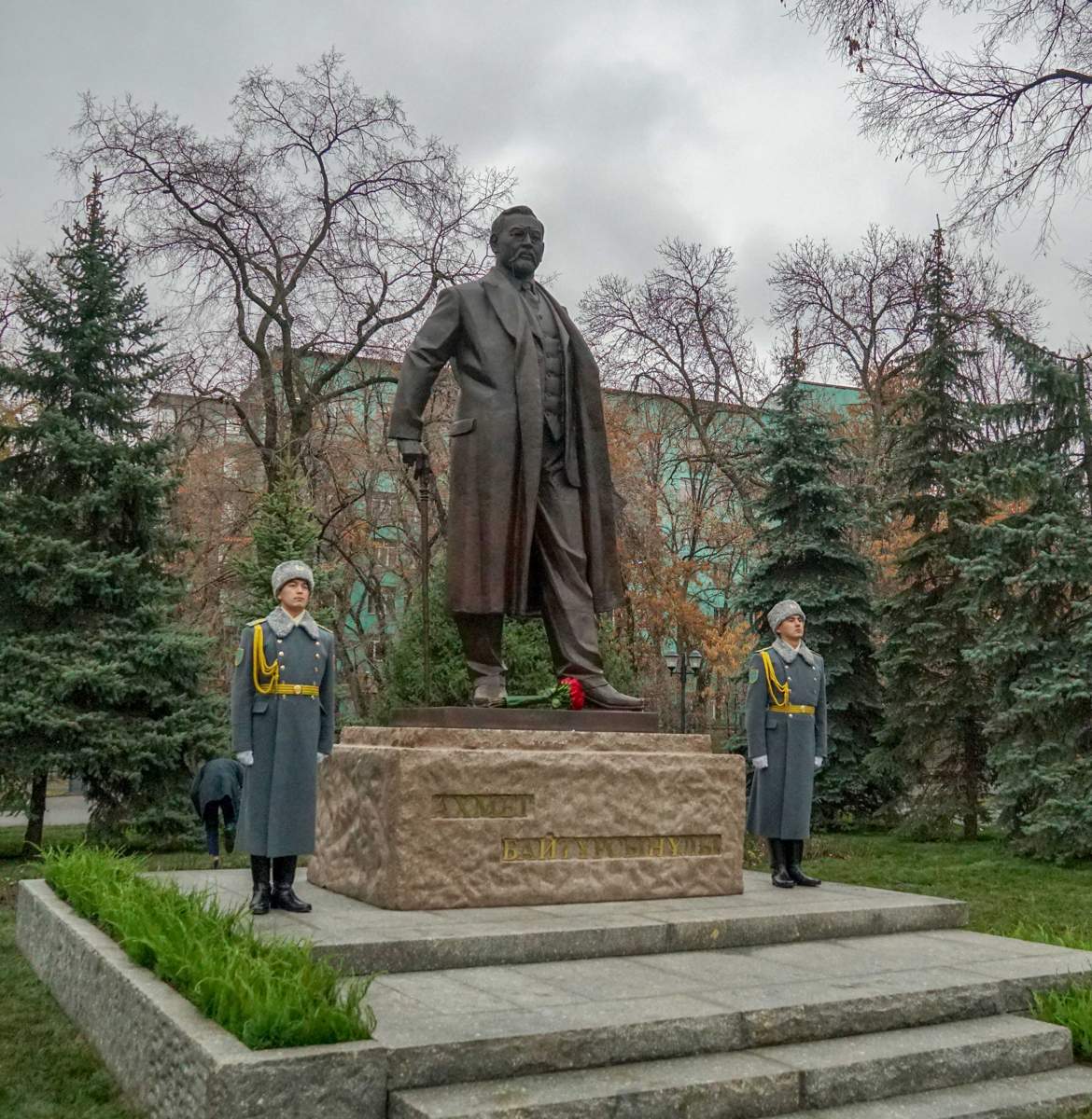 Президент РК открыл памятник Ахмету Байтурсынову