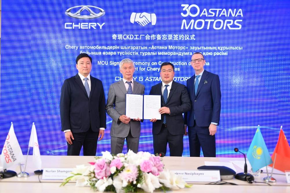 Ваннада брюнеткамен шынайы секс