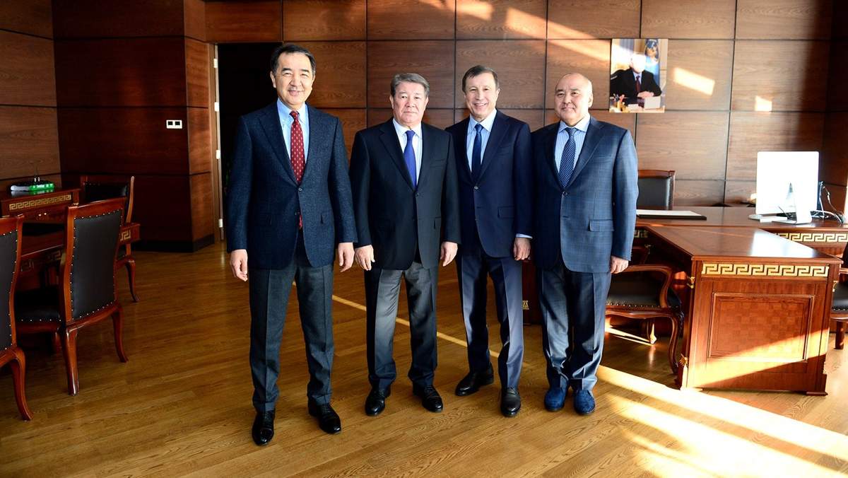 Әдемі сексуалды студенттер