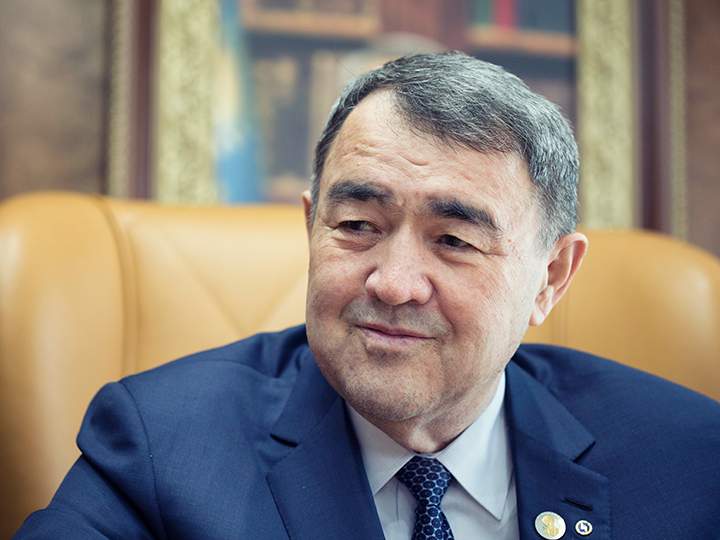 Лесбиянкалар бір-бірінің клиторларын сорып алады