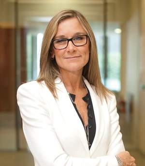 Анджела Ахрендс