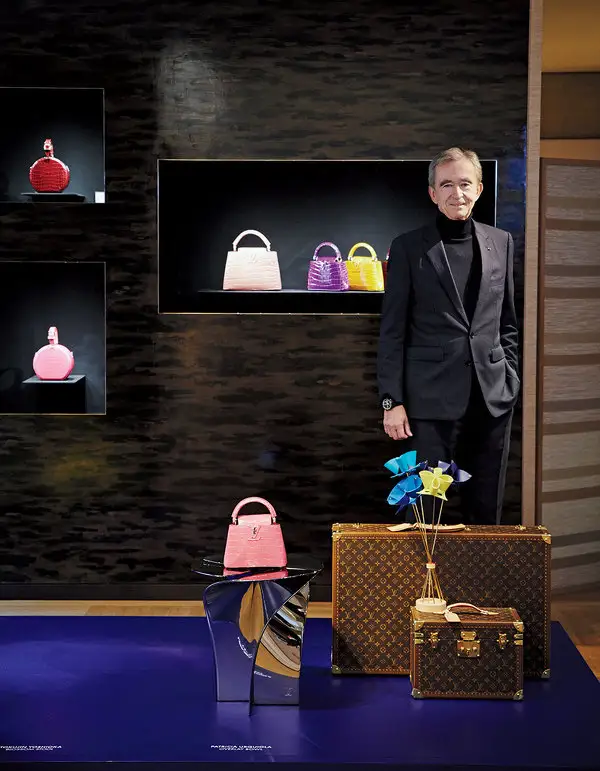 Микроменеджер Арно часто заходит в этот магазин Louis Vuitton, расположенный неподалеку от его офиса в Париже