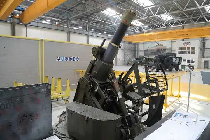 На заводе, помимо создания бронированных машин, создают и различные боевые модули. Это 120-мм миномет. Его планируют также устанавливать боевые машины