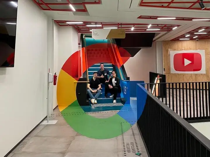 Педерсон, Акхмер и Ахмедов в сингапурском офисе Google