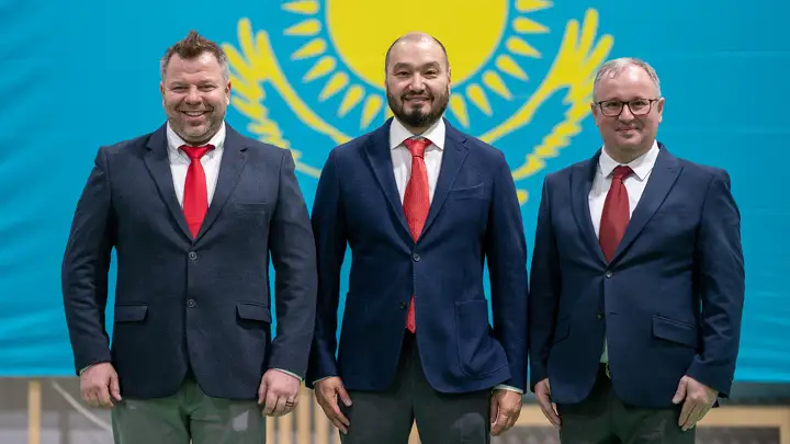 Члены жюри VI чемпионата Центральной Азии по кендо слева направо: Павел Володарский, Еркин Татишев, Мартин Киосью