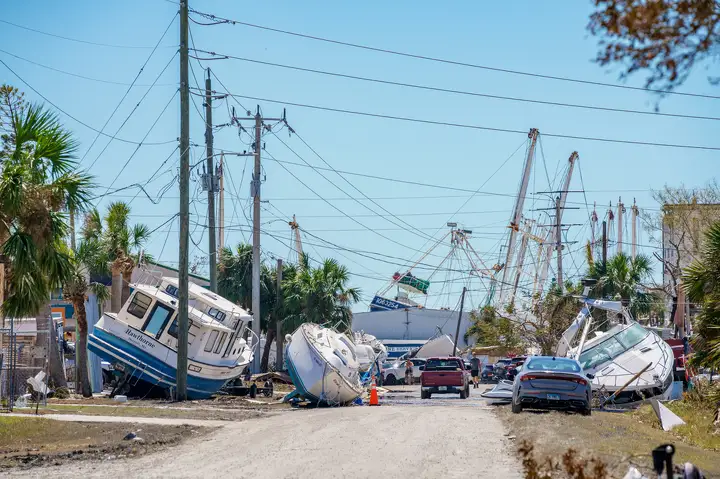 Выброшенные на побережье Флориды суда после урагана «Иэн»