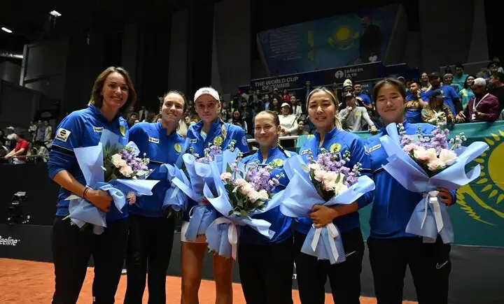 Женская сборная Казахстана квалифицировалась в финальный турнир Кубка Билли Джин Кинг 2022 года. Слева направо: Шведова, Данилина, Рыбакина, Путинцева, Дияс и Куламбаева