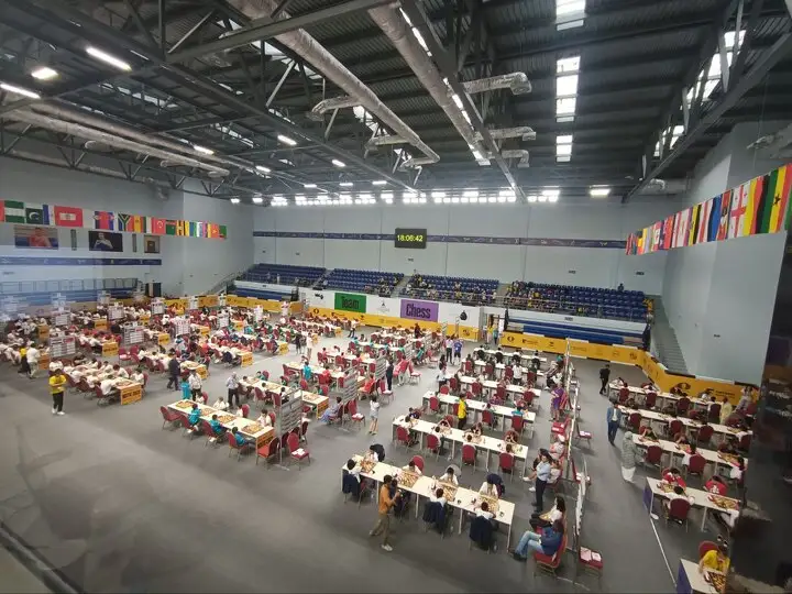 Общий вид зала, где проводится ЧМ-2023 по шахматам среди школьных команд. 