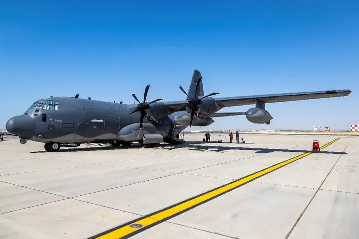 Военно-транспортный самолет Lockheed Martin C-130J-30 Hercules ВВС США