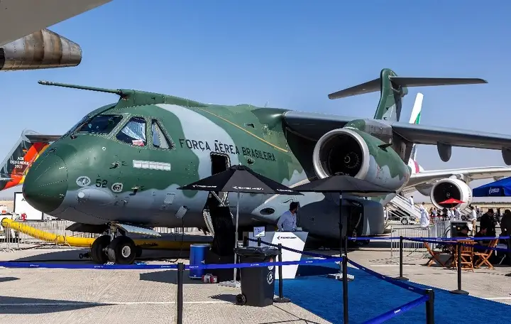 Военно-транспортный самолёт средней дальности Embraer KC-390 ВВС Бразилии