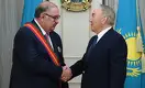 Назарбаев наградил Алишера Усманова орденом «Достық»