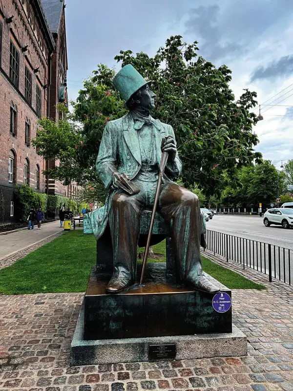 Памятник Хансу Кристиану Андерсену в Копенгагене