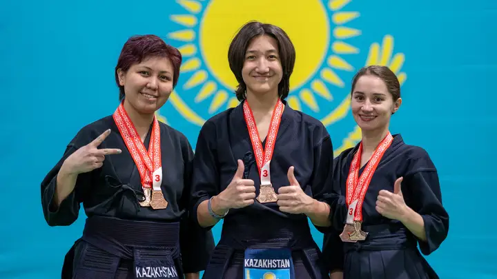 Участники команды по кендо из Казахстана