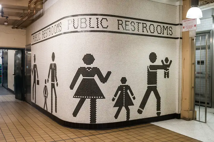 Вход в туалет в Pike Market (Сиэтл, штат Вашингтон, США)