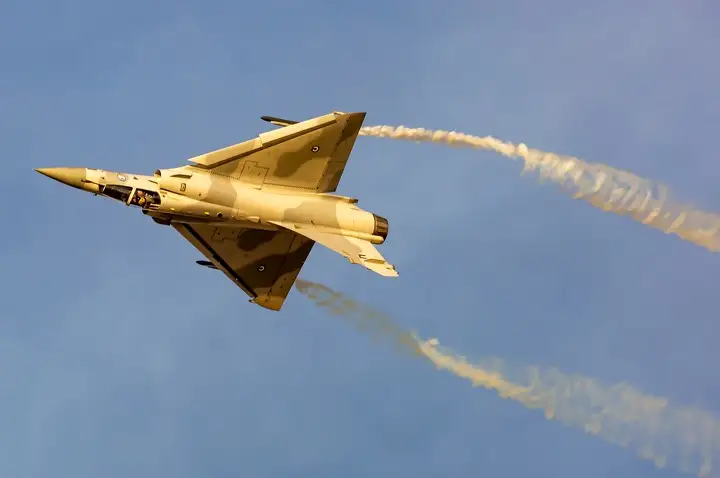 Снова сольный пилотаж от Dassault Mirage 2000 ВВС ОАЭ