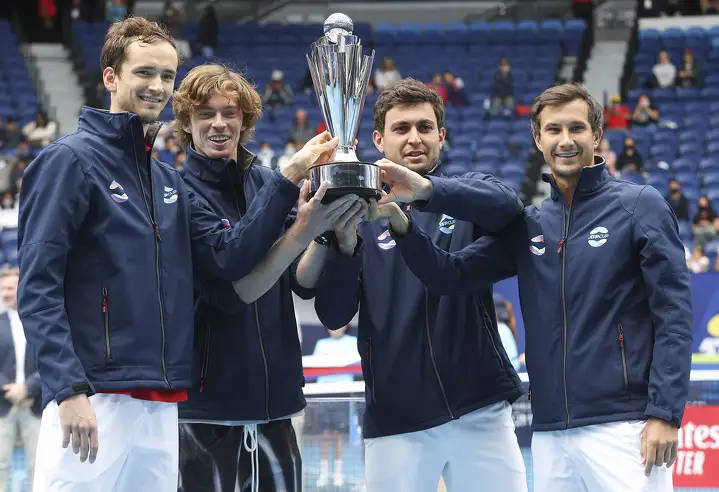 Сборная России – победитель ATP Cup 2021 года (слева направо: Даниил Медведев, Андрей Рублёв, Аслан Карацев и Евгений Донской)