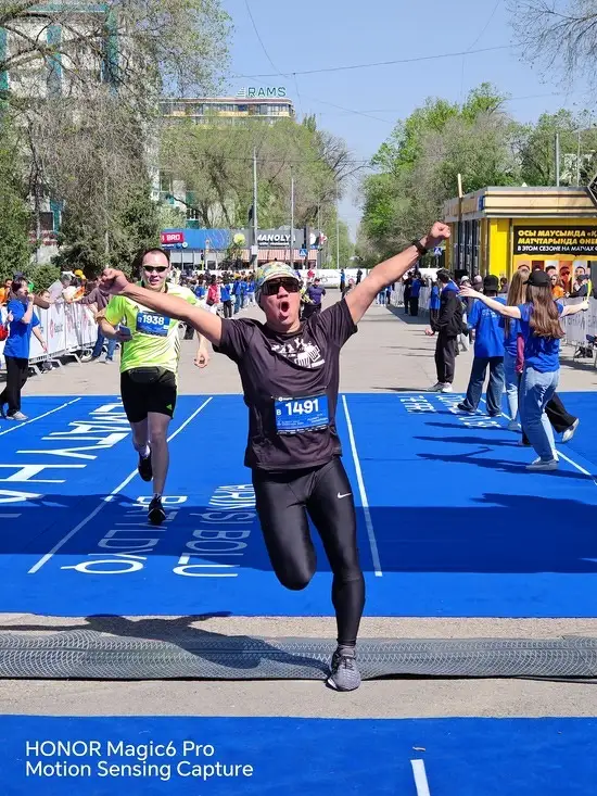 21 апреля 2024 года, Almaty Half Marathon. HONOR Magic6 Pro создан для того, чтобы сохранять истории побед