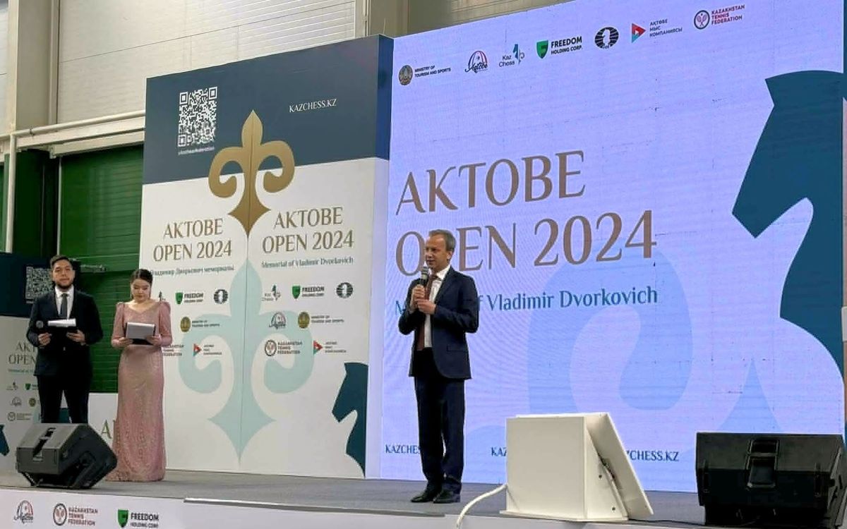 Президент ФИДЕ Аркадий Дворкович открывает турнир памяти его отца