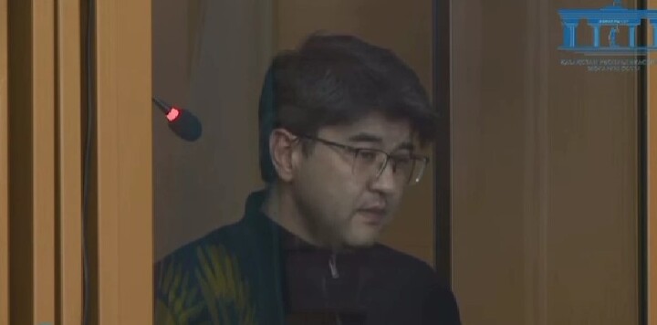 Куандык Бишимбаев во время дачи показаний в суде