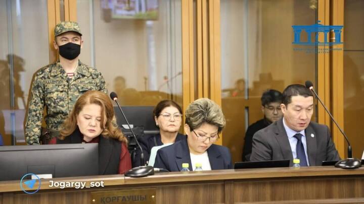 Адвокаты Куандыка Бишимбаева (на переднем плане слева направо): Лейла Рамазанова, Назкен Кусаинова, Ерлан Газымжанов