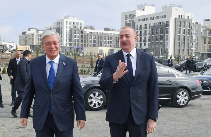 Президенты Казахстана и Азербайджана Касым-Жомарт Токаев и Ильхам Алиев 
