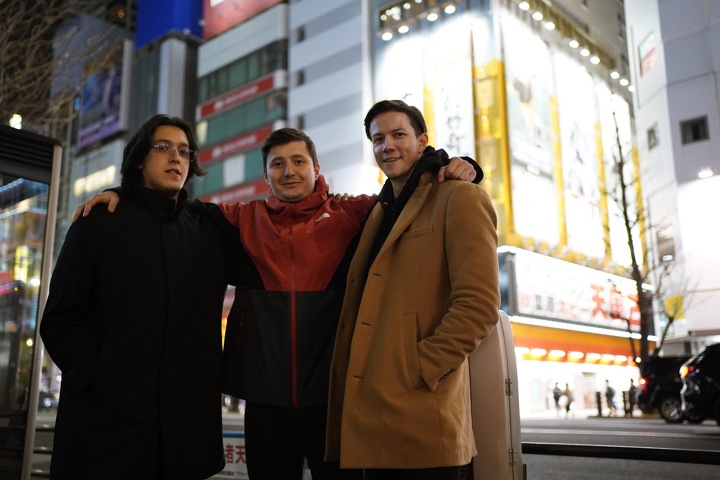 Сооснователи Introdex в Токио (слева направо): Адмет Акхтер, Шамиль Ахмедов и Джейкоб Педерсен