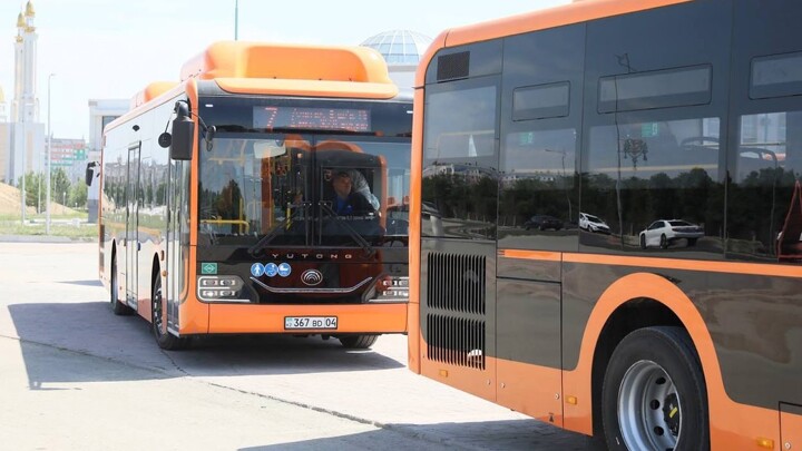 В Актюбинской области для обновления автобусного парка городских перевозчиков было закуплено 112 единиц новых автобусов через программу лизингового финансирования АО «ФРП» со ставкой вознаграждения – 7% годовых.