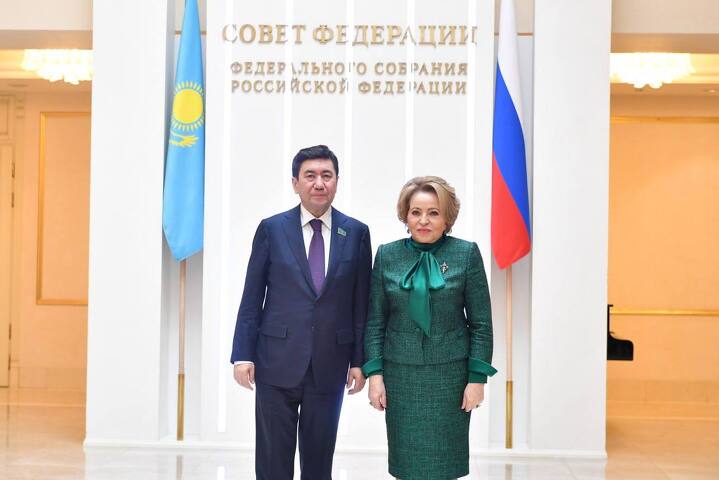 Ерлан Кошанов и Валентина Матвиенко Ерлан Кошанов и Валентина Матвиенко