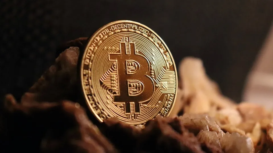 Биткоин на золоте