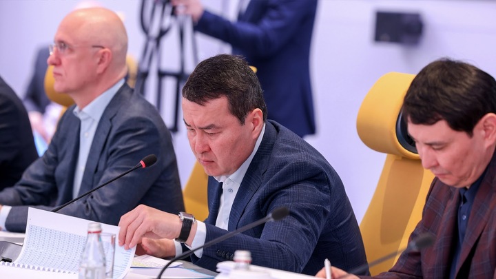 Слева направо: Роман Скляр, Алихан Смаилов, Ерулан Жамаубаев Слева направо: Роман Скляр, Алихан Смаилов, Ерулан Жамаубаев