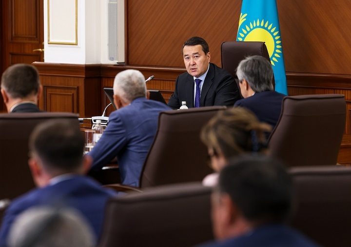 Алихан Смаилов на встрече с бизнесменами Алихан Смаилов на встрече с бизнесменами