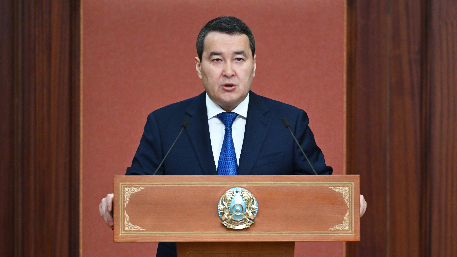 Алихан Смаилов
Алихан Смаилов