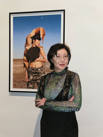 На выставке в музее LACMA, Лос-Анджелес. одежда WENERA, принт нa одежде от Алмагуль Менлибаевой