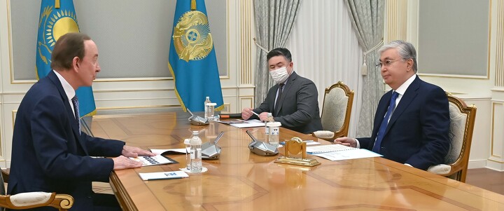 Слева направо: Питер Фостер, Тимур Сулейменов, Касым-Жомарт Токаев Слева направо: Питер Фостер, Тимур Сулейменов, Касым-Жомарт Токаев