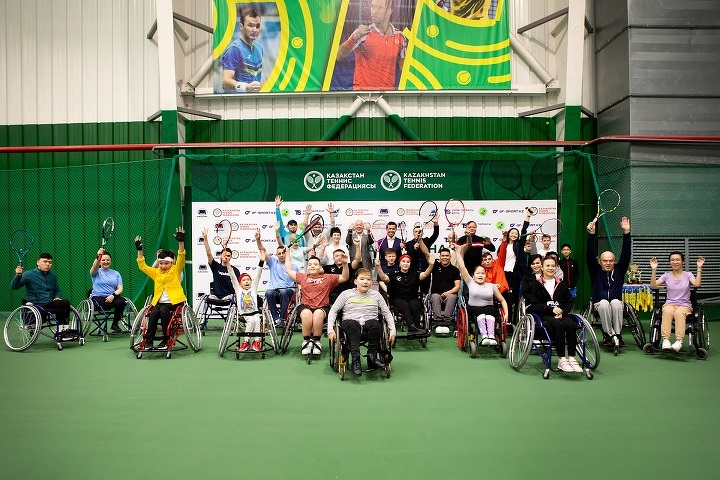 Участники первого Кубка Казахстана по теннису на колясках