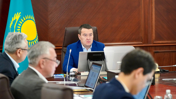 Алихан Смаилов Алихан Смаилов