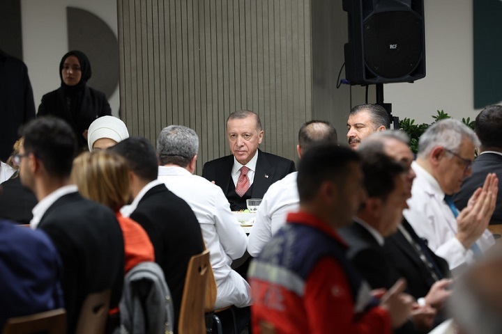 Реджеп Тайип Эрдоган на встрече с медиками