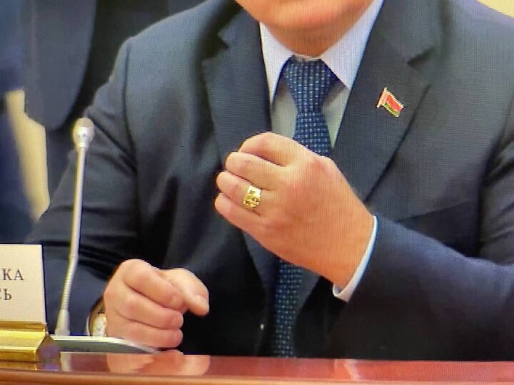 Перстень на руке Лукашенко Перстень на руке Лукашенко