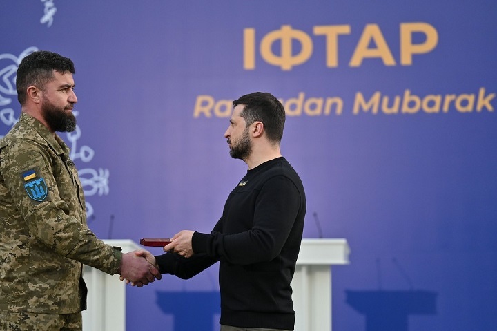 Зеленский вручает государственные награды военнослужащим