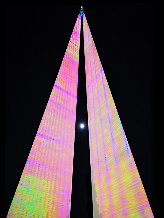 Aurora luna, 2019, стелла 88 м, видео-мэппинг.
Courtesy: Алессандро Шараффа, Luci d’artista
