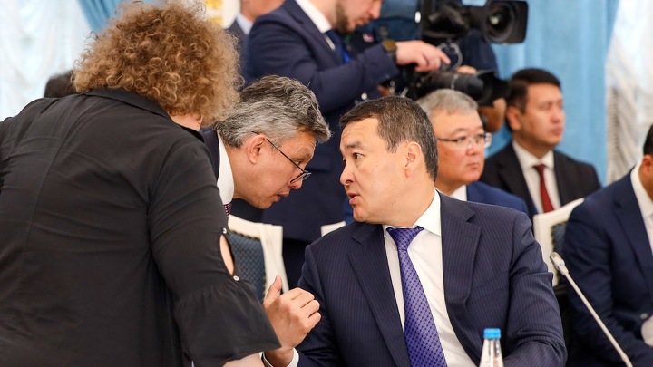 Бахыт Султанов м Алихан Смаилов