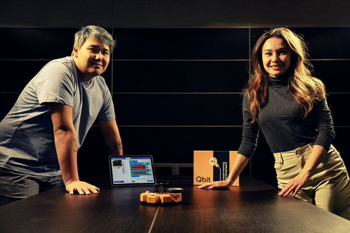 Мадина Тасибекова и Рустем Ермеков - основатели проекта Stemkit, создатели набора для уроков робототехники Qbit, участники рейтинга «30 до 30» Forbes Kazakhstan