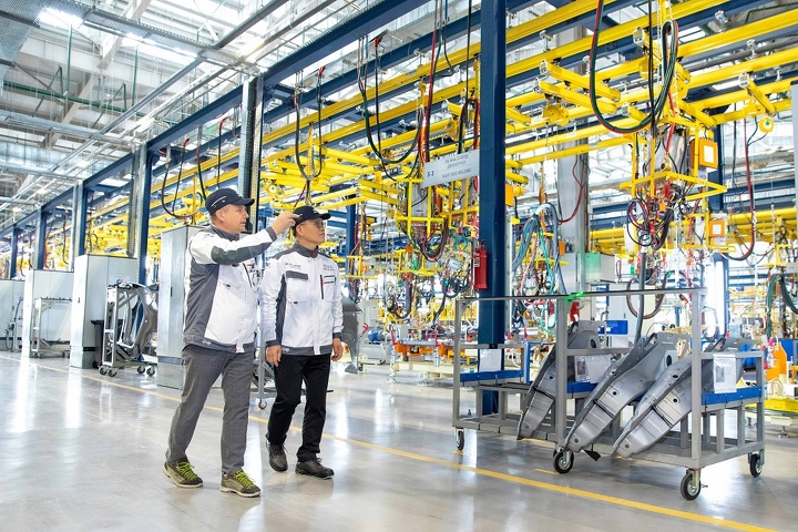Во время обхода завода Hyundai Trans Kazakhstan, Алматы, 05 марта 2022 года Во время обхода завода Hyundai Trans Kazakhstan, Алматы, 05 марта 2022 года