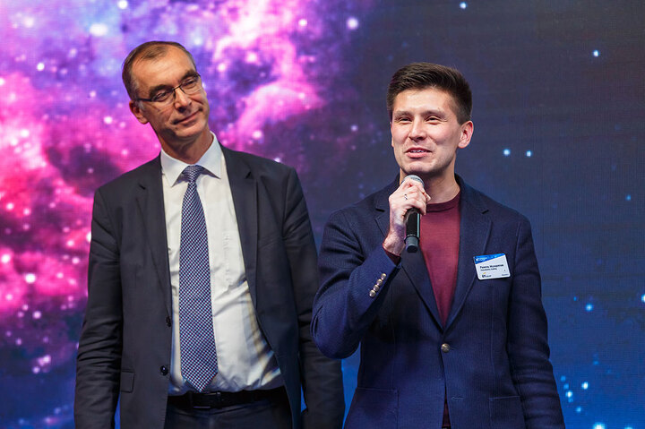 Представитель жюри Ульф Вокурка и Рамиль Мухоряпов, один из финалистов конкурса 2018 года, на церемонии награждения в Алматы (2019)
