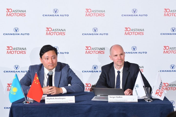 Акылбек Анарбаев, Сергей Галкин