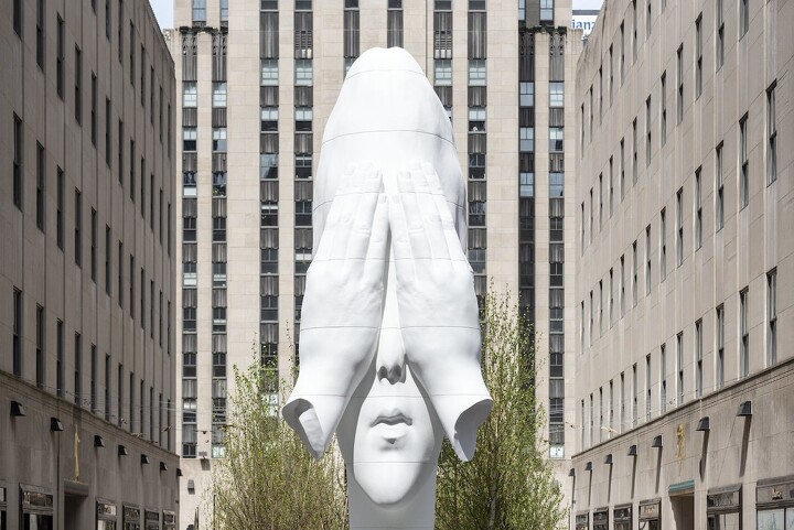 Жауме Пленза на променаде перед Rockefeller Center Жауме Пленза на променаде перед Rockefeller Center