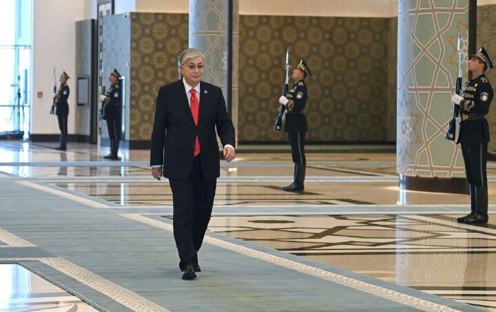 Касым-Жомарт Токаев прибыл в Самарканд на встречу с лидерами стран тюркского мира 
