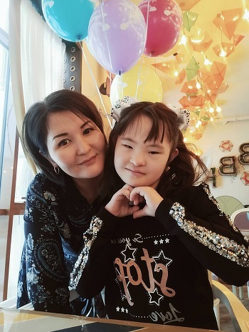 Асия Тикеева и ее дочь Мадина