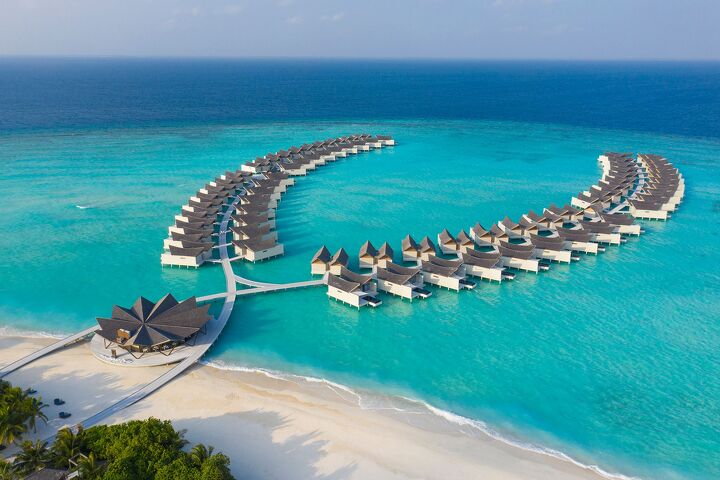 Водные виллы Mövenpick Kuredhivaru Maldives
